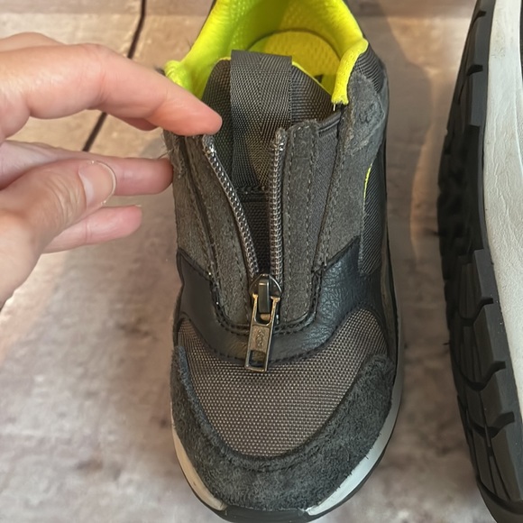 UGG boys slip on sneaker size 1 - Picture 13 of 15